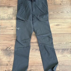 Arc'teryx Men's Dark Gray Technical Cargo Pants Sz 31